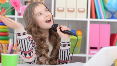 Melodia i ruch: Jak gry i śpiewanki wspierają rozwój dzieci mobile