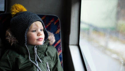 Planujesz podróż z dzieckiem pociągiem? Musisz znać te triki baner mobile
